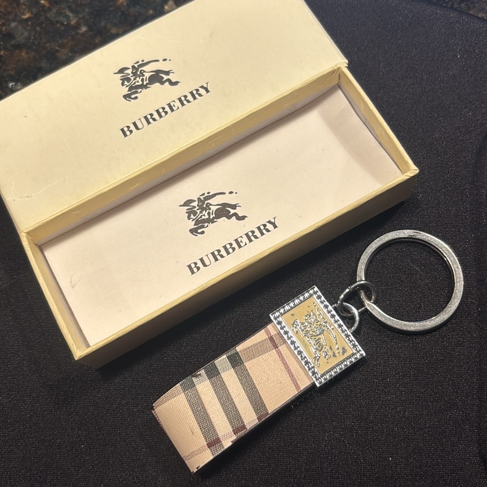 NIB BURBERRY VINTAGE CIRCA 1985 KEYCHAIN - Picture 4 of 8